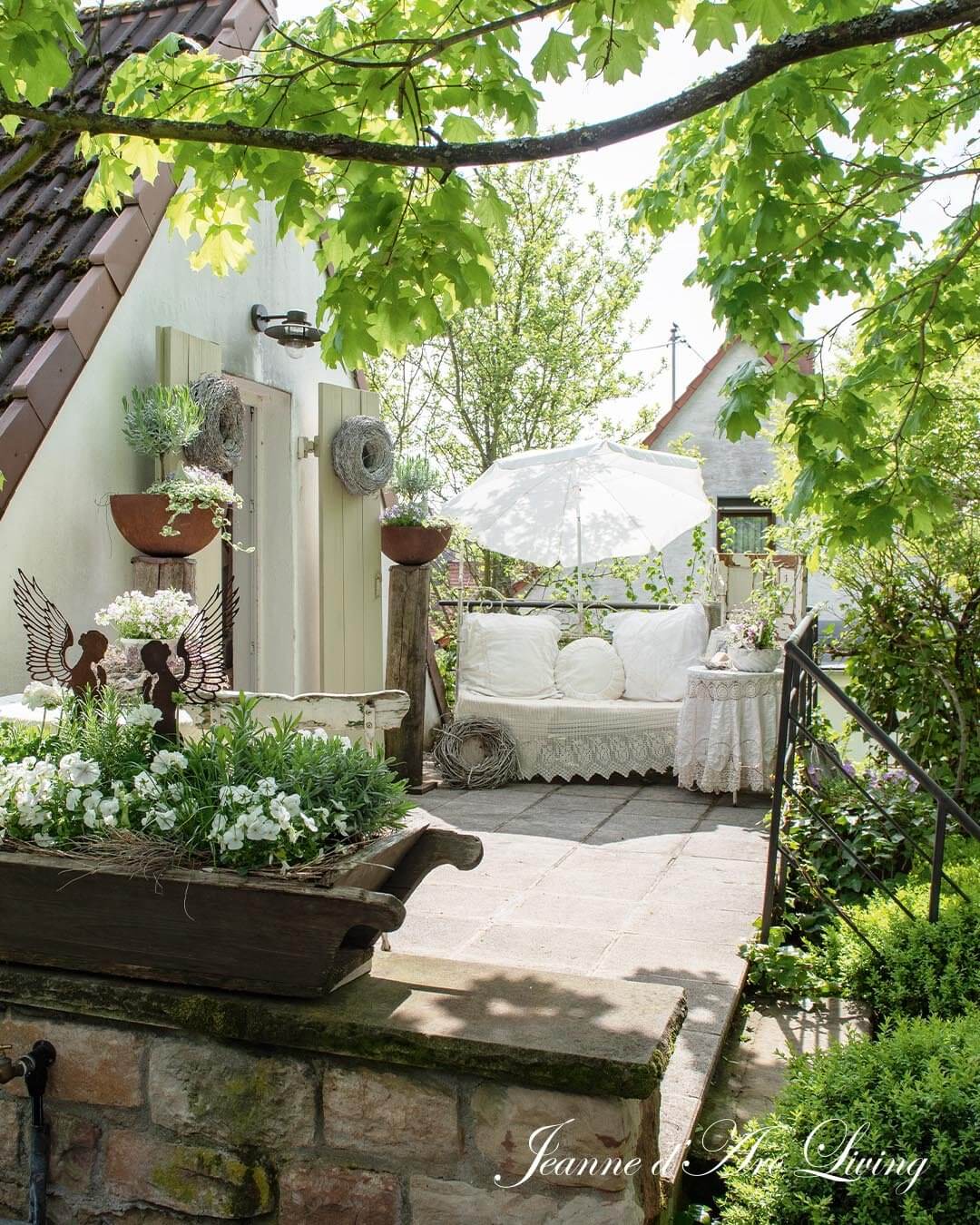 Jeanne d'Arc Living Magazine Issue 3 2025 - Blake & Taylor Chalk Furniture Paint