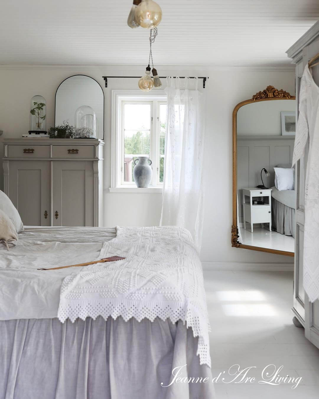 Jeanne d'Arc Living Magazine no. 4 Issue MAY 2025 - Blake & Taylor Chalk Furniture Paint