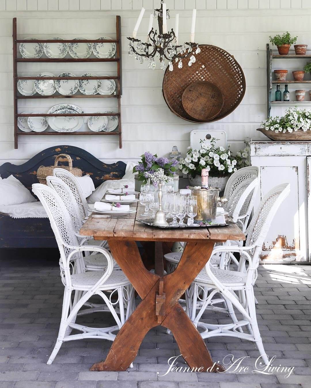 Jeanne d'Arc Living Magazine no. 4 Issue MAY 2025 - Blake & Taylor Chalk Furniture Paint