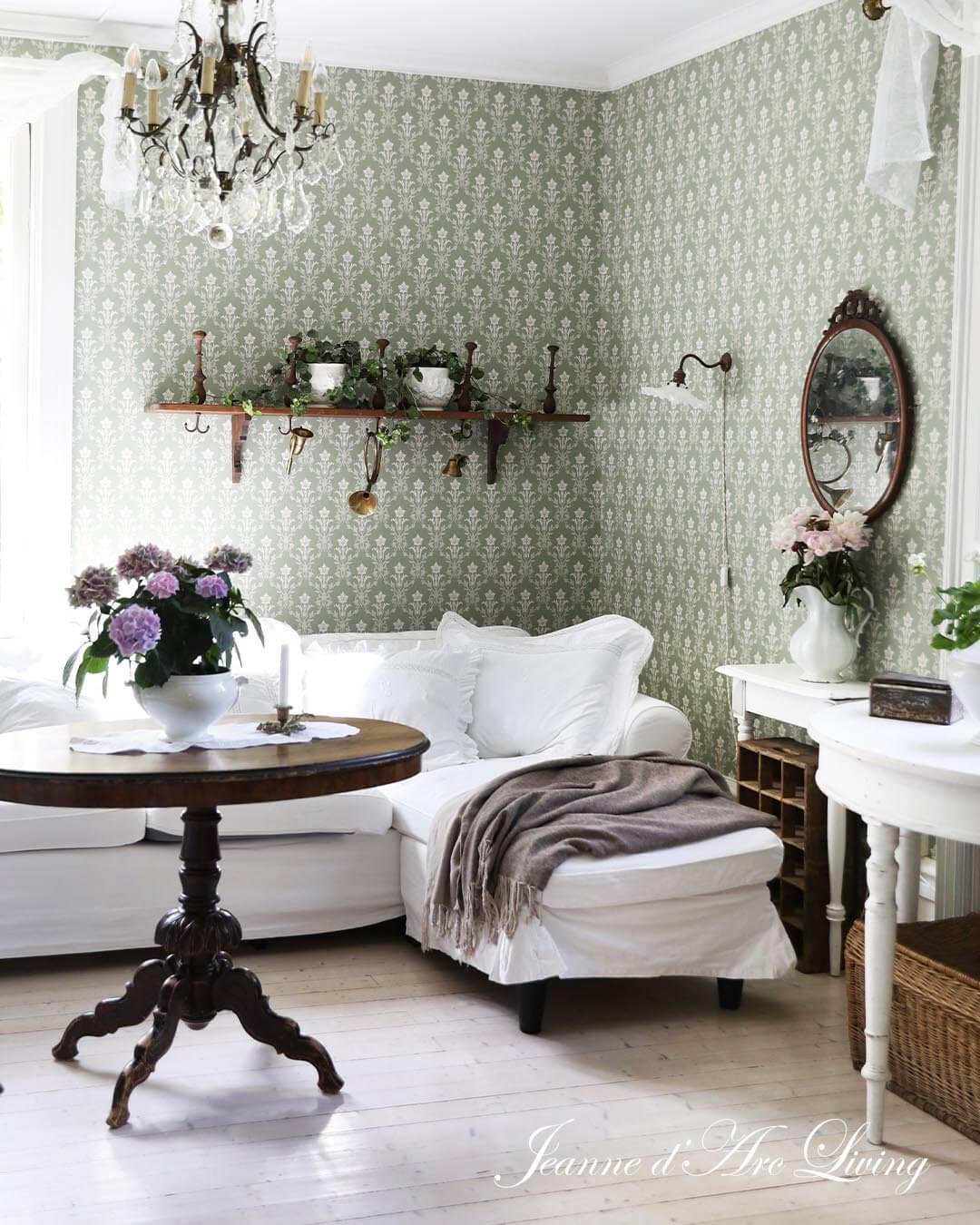 Jeanne d'Arc Living Magazine no. 4 Issue MAY 2025 - Blake & Taylor Chalk Furniture Paint